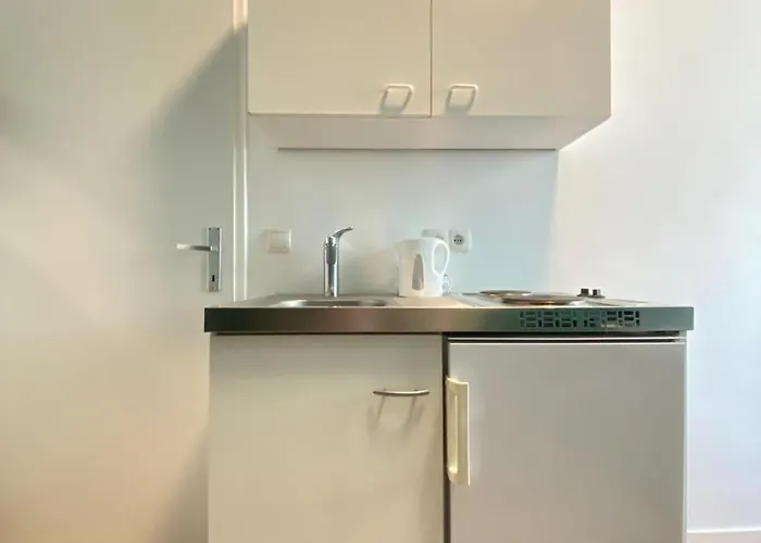 Budget Private In 8-bedroom With Terrace