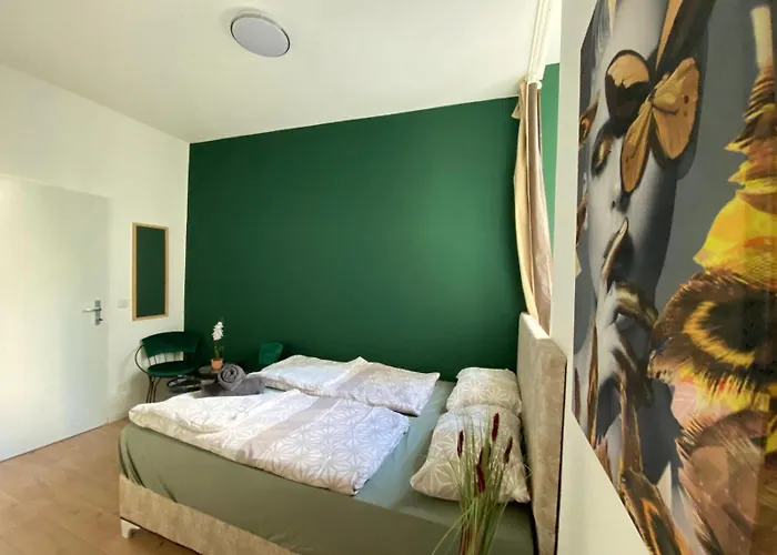 Budget Private In 8-bedroom With Terrace Відень