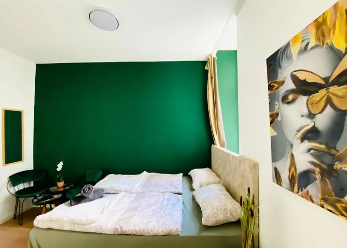 Budget Private In 8-bedroom With Terrace Відень