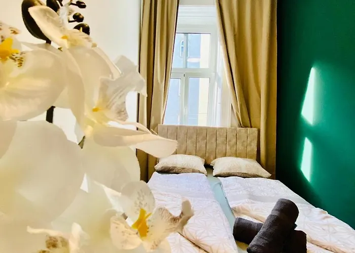 Budget Private In 8-bedroom With Terrace Відень