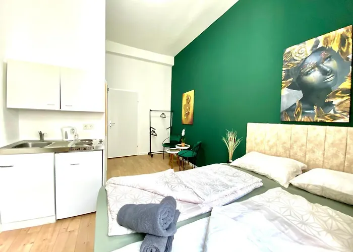 Budget Private In 8-bedroom With Terrace Відень