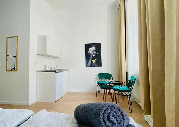 Budget Private In 8-bedroom With Terrace