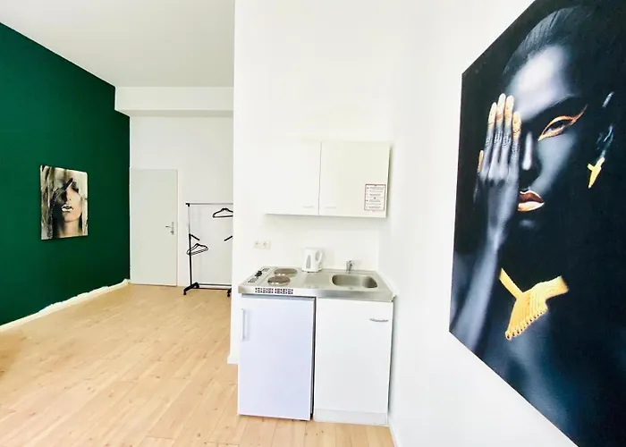 Budget Private In 8-bedroom With Terrace Відень