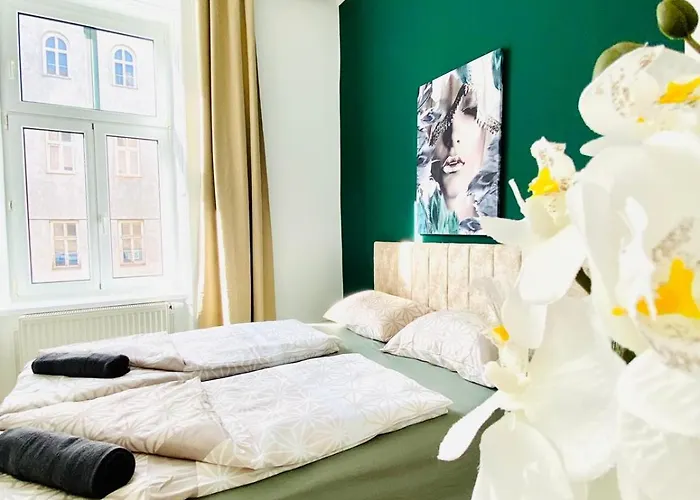 Budget Private In 8-bedroom With Terrace Відень